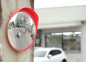Mirrors to prevent traffic accidents